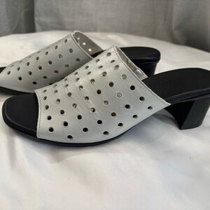 NWOT Munro Perforated Open-Toe Slide Mules in Silver